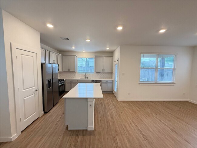 Building Photo - 5111 Visionary Dr