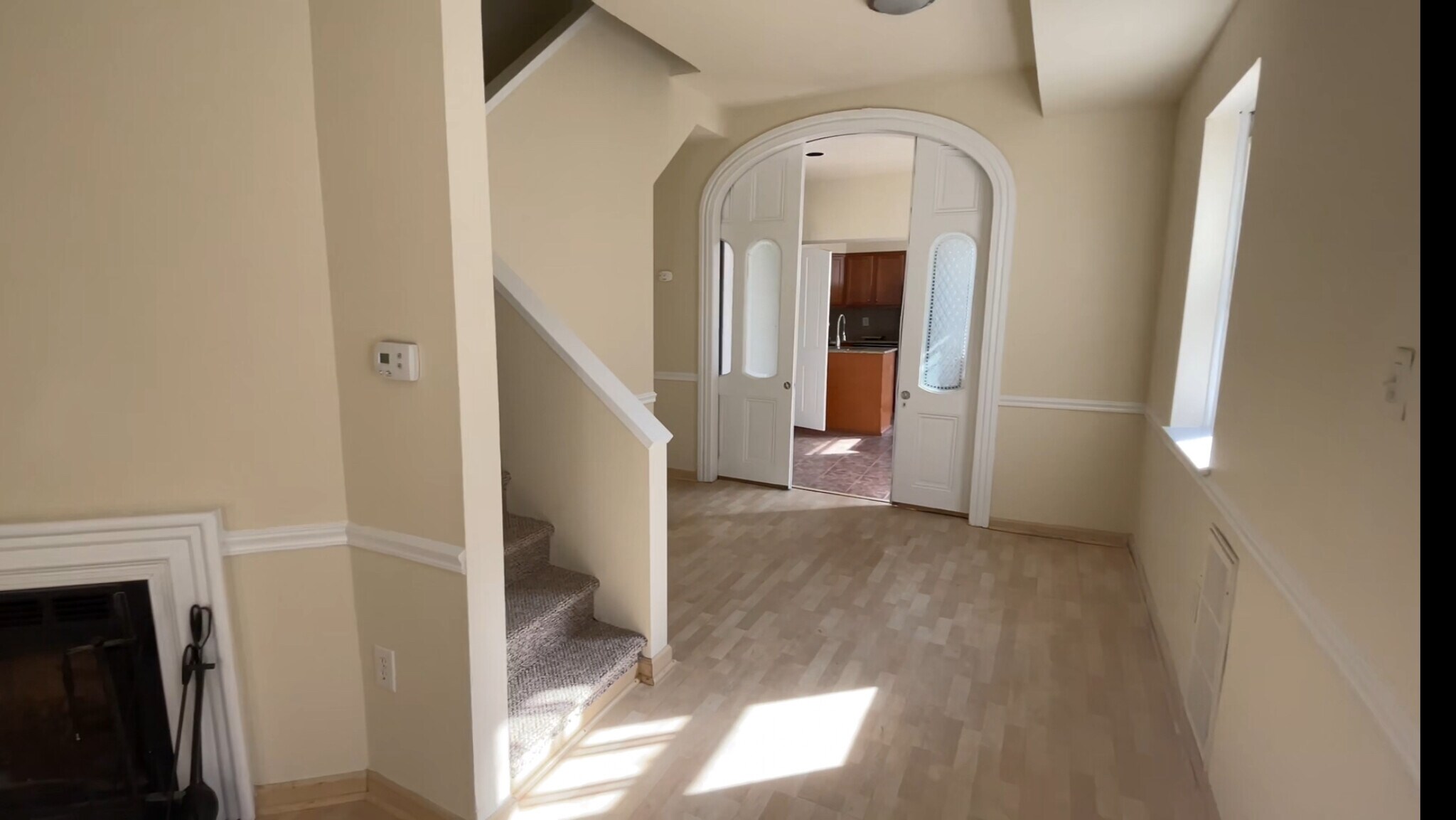 Extra Living Room Space - 2034 Green St