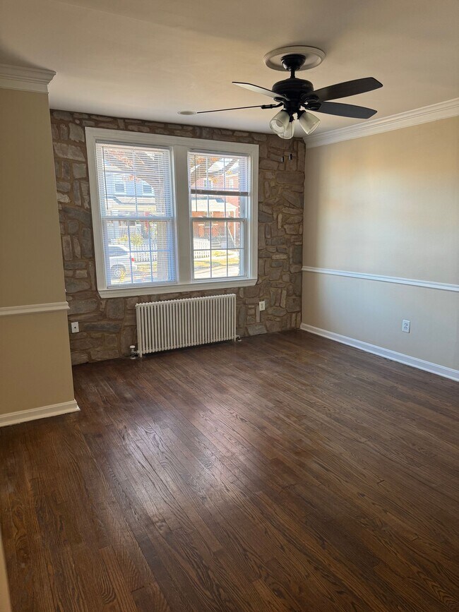 Building Photo - Move in Special! 2 Bed 1 Bath SE DC