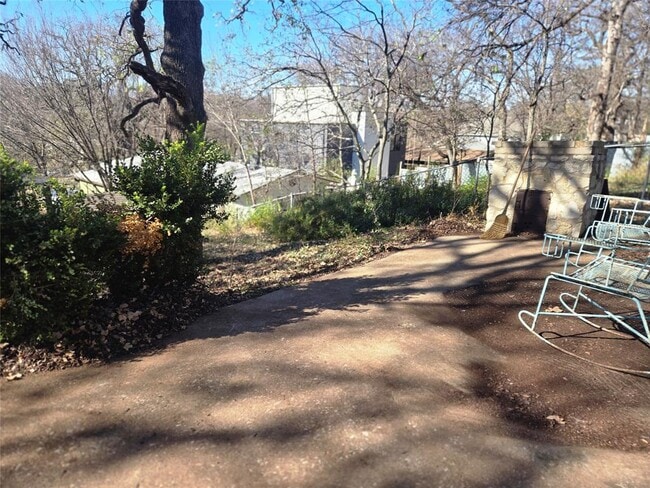 Building Photo - 1307 Deloney St