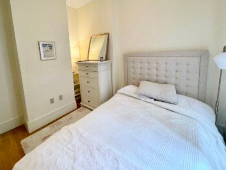 Building Photo - 195 Commonwealth Ave