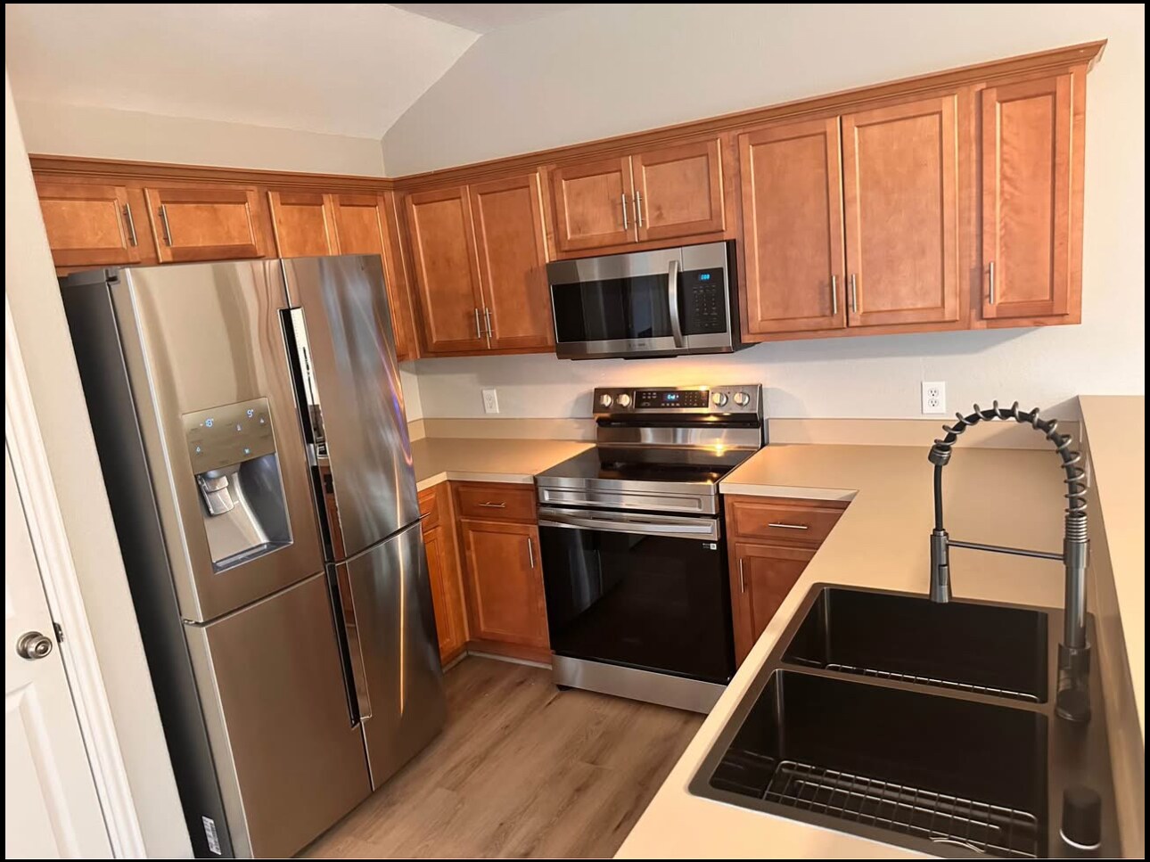 Building Photo - 513 Creekside Dr