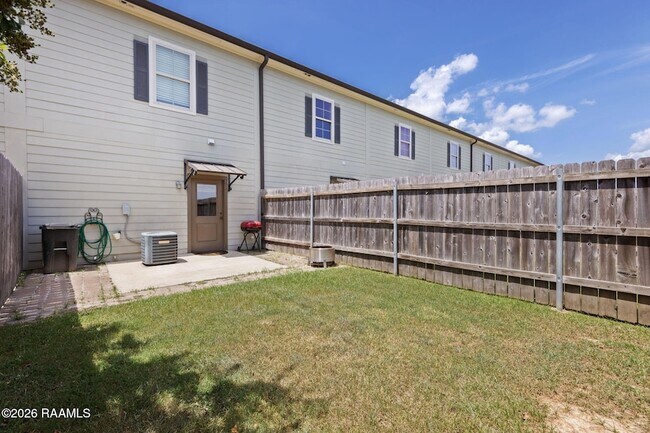 Building Photo - 203 Ella St