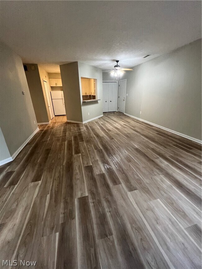 Building Photo - 320 Village Pointe Dr