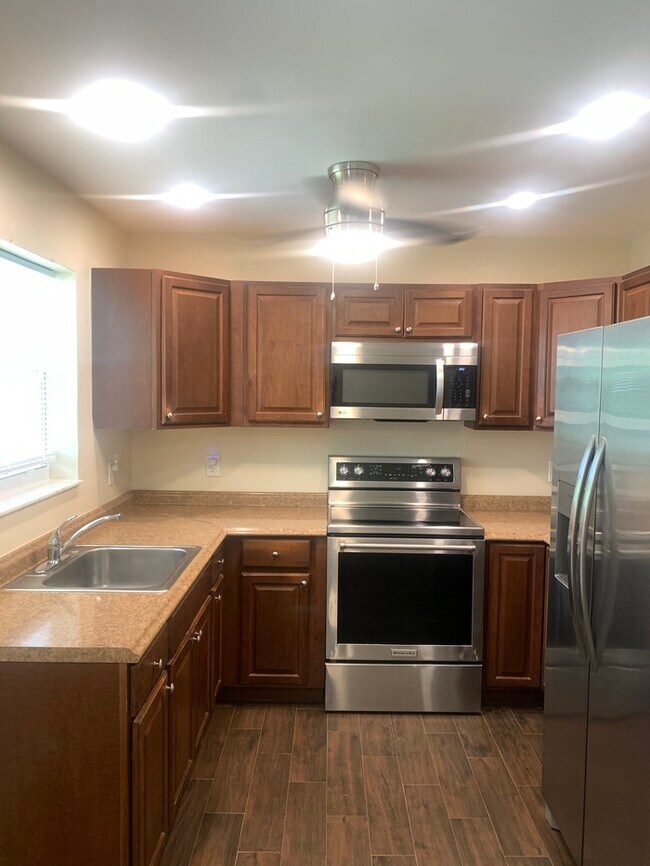 Building Photo - REMODELED 2 BR, 1 BATH 1 CAR GARAGE !