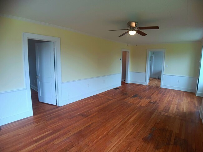 Building Photo - Radford, 3BR / 1BA, Available 8/14