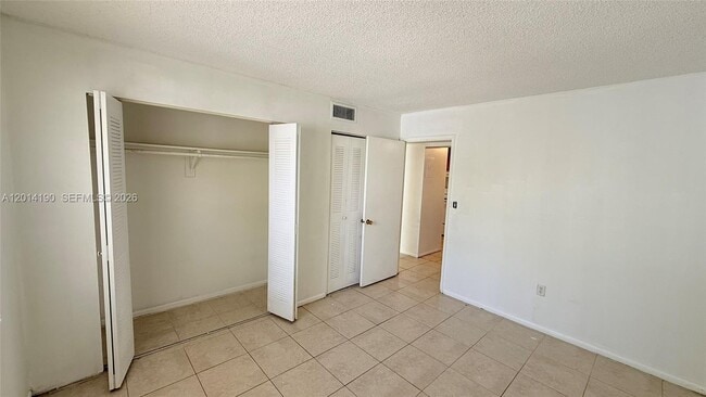 Building Photo - 415 Executive Center Dr