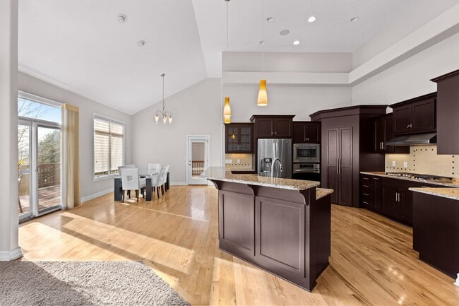 Building Photo - Stunning 4 bedroom Ranch in Elkhorn