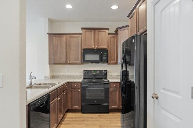 Building Photo - 173 Iron Horse Dr W