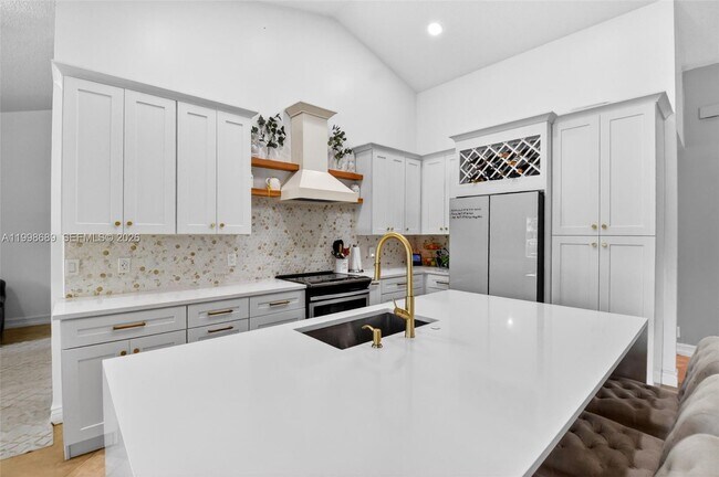 Building Photo - 9592 Majestic Way