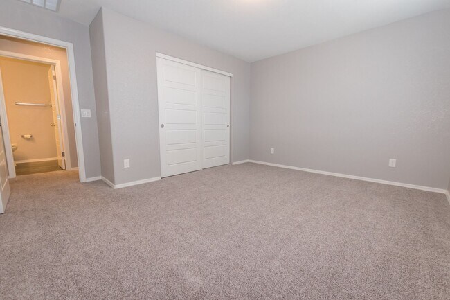 Building Photo - Beautiful 2-Story Home, 5 Bedroom, 3 Full ...