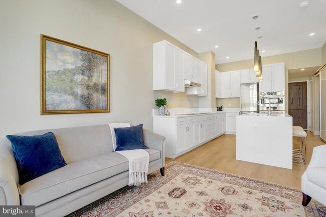 Building Photo - 801 N Fairfax St