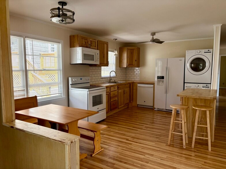 Building Photo - 136 Ski Crest Park