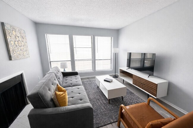 Building Photo - 505 N Rock Rd