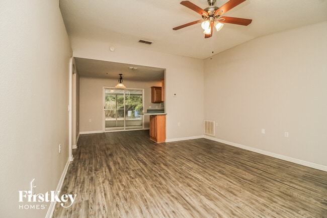 Building Photo - 31111 Oakmont Ave