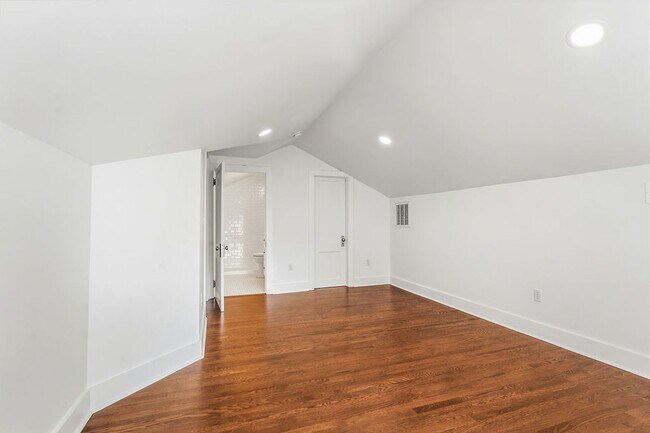 Building Photo - 601 E Delmar St