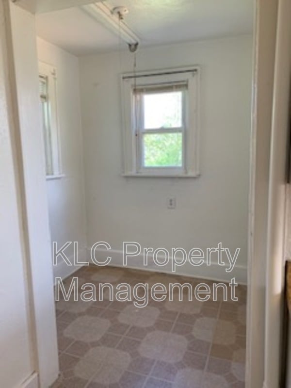 Building Photo - 411 E McKinley Ave