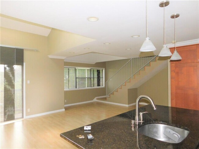 Building Photo - 8888 Tallwood Dr