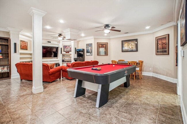 Building Photo - Stunning and Spacious Single Family Home S...