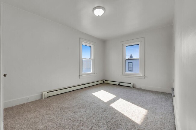 Building Photo - 1466 Main St