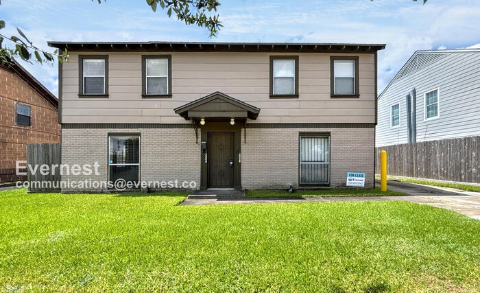 Primary Photo - 3340 Blodgett St