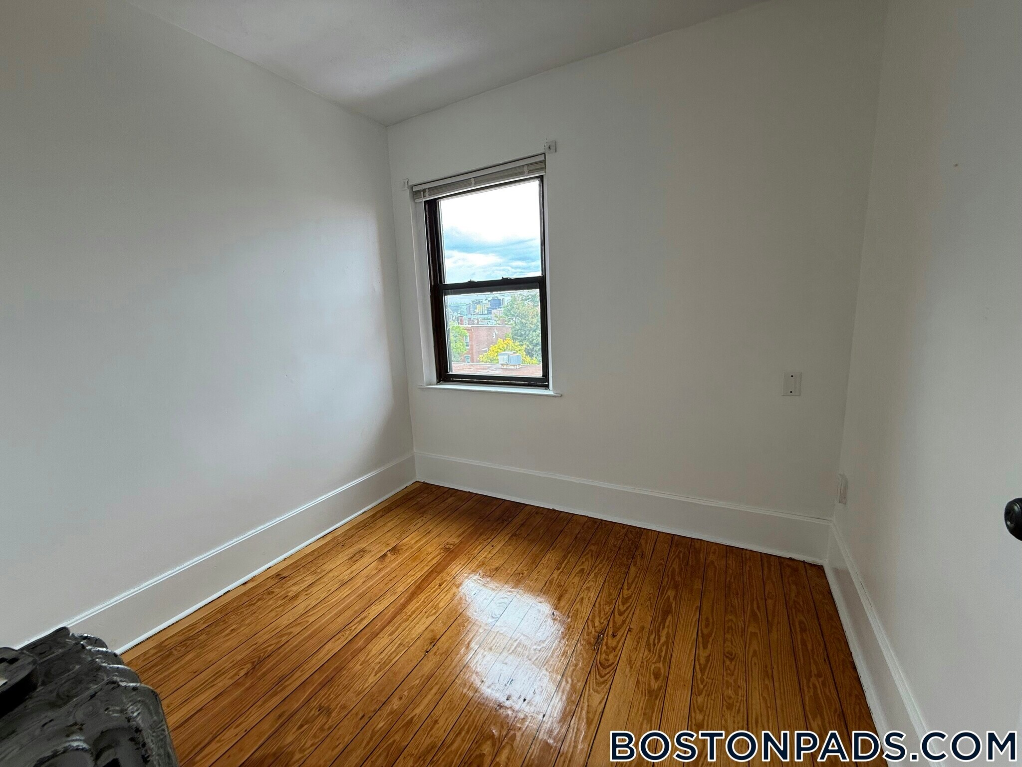 Building Photo - 4 Centre St