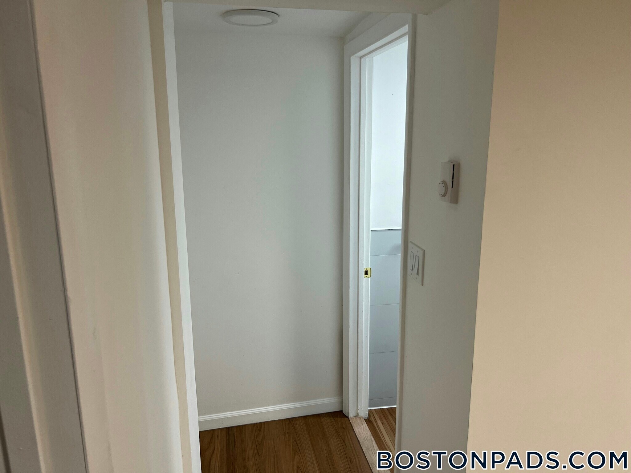 Building Photo - 684 Parker St