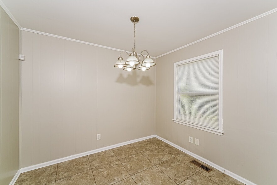 Building Photo - 629 16th Terrace Cir NW