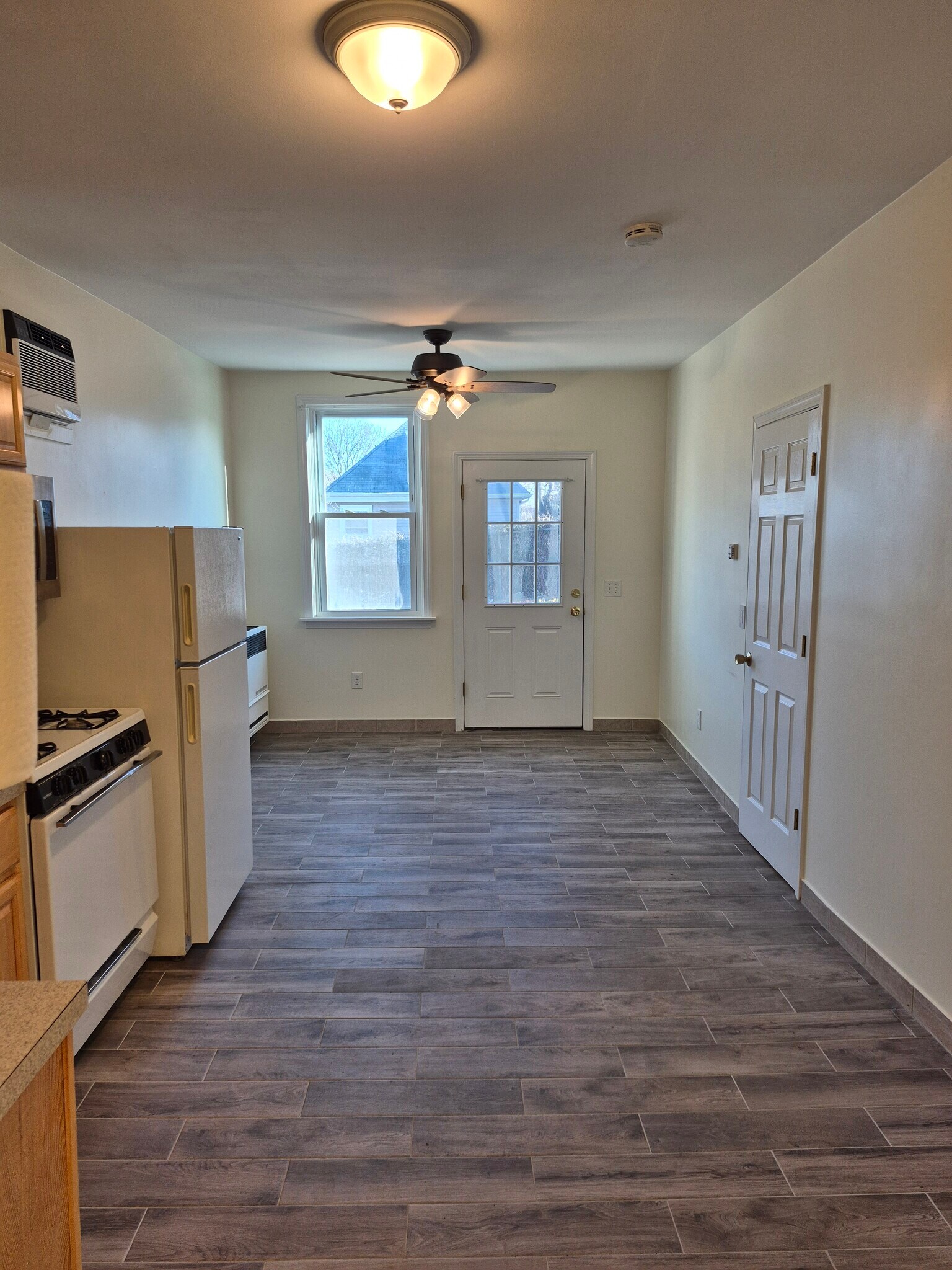 Building Photo - 2979 Fairfield Ave