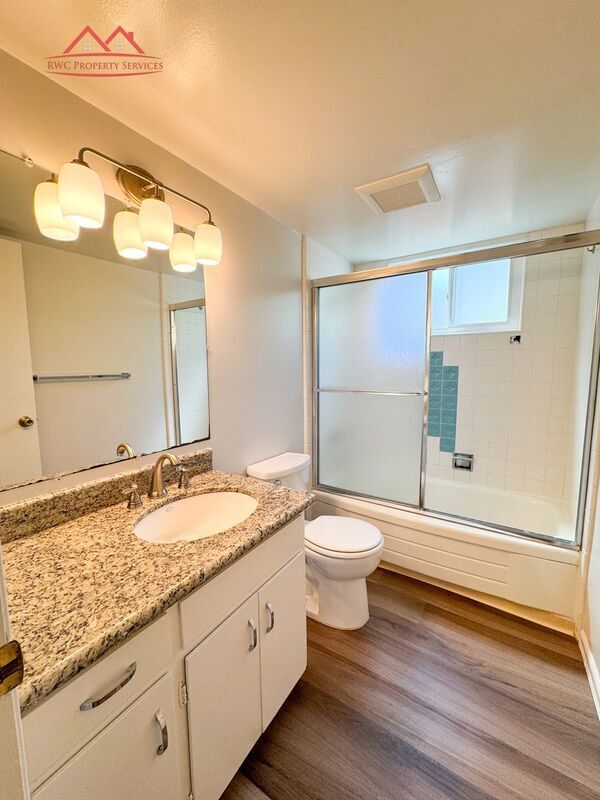 Building Photo - 411 College Ave