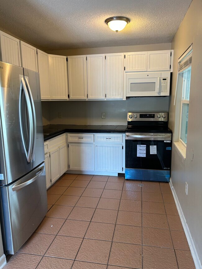 Kitchen with new stainless appliances - The Courtyards
