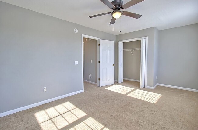 Building Photo - 127 Davila St