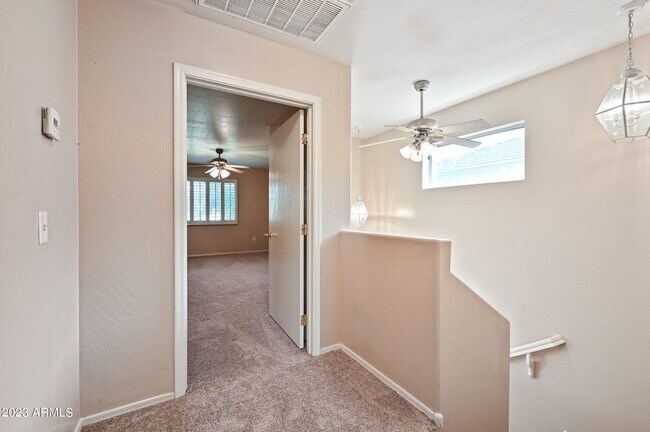 Building Photo - 1559 S Longspur Ln