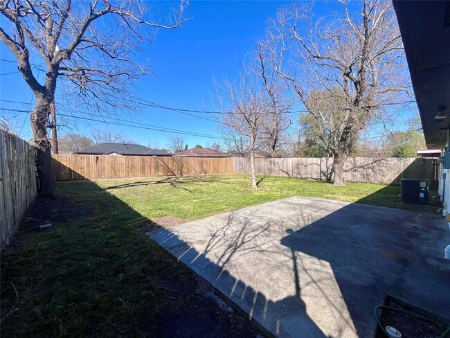Building Photo - 455 Glenburnie Dr