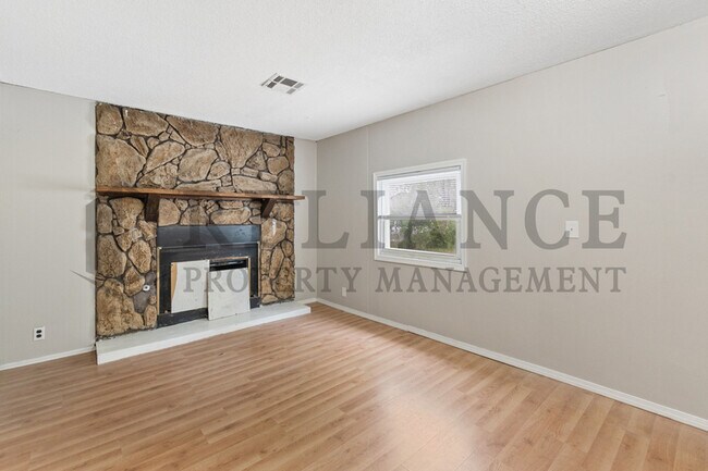Building Photo - 1128 N Estelle St