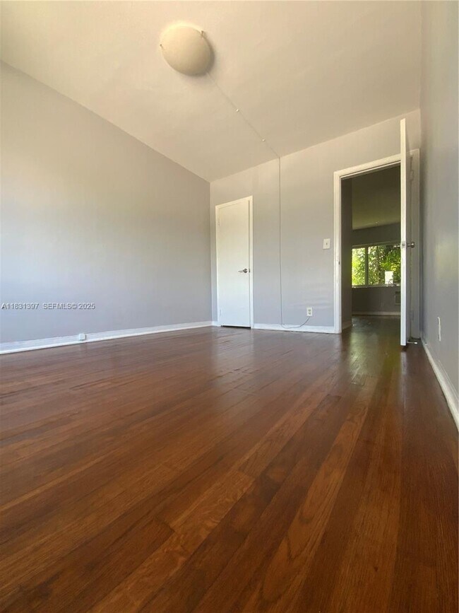 Building Photo - 10074 E Bay Harbor Dr