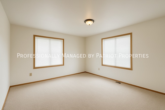 Building Photo - 2285 S Thompson Dr