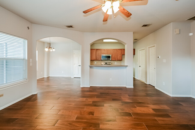 Building Photo - Inviting 3-Bedroom Home in Tomball, TX