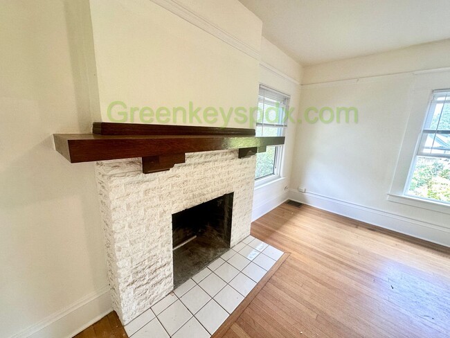 Building Photo - Gorgeous Top Level of Huge Craftsman House!
