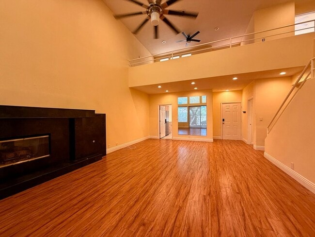 Building Photo - Gorgeous Spanish Trails 3BR House for lease!