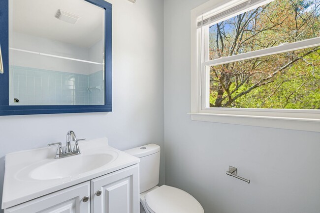 Building Photo - 3-Bedroom West Asheville Ranch with Bonus ...