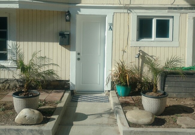 Building Photo - "Delightful 1-Bedroom Apartment in Historic Home!"