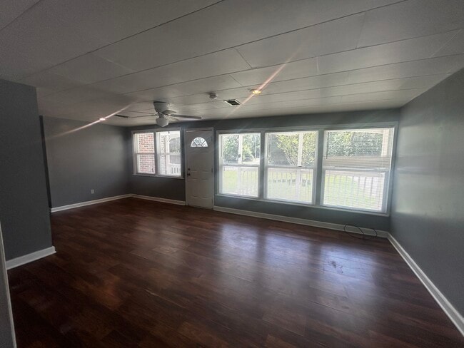 Building Photo - 461 Sweetwater Cir