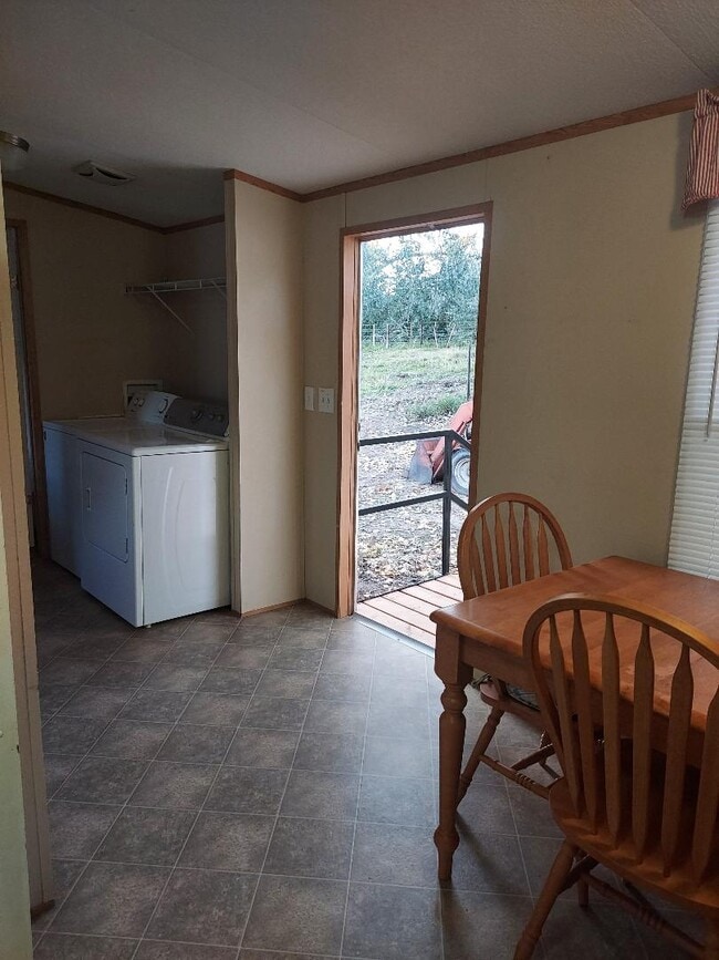 Building Photo - 122 Rd 3050