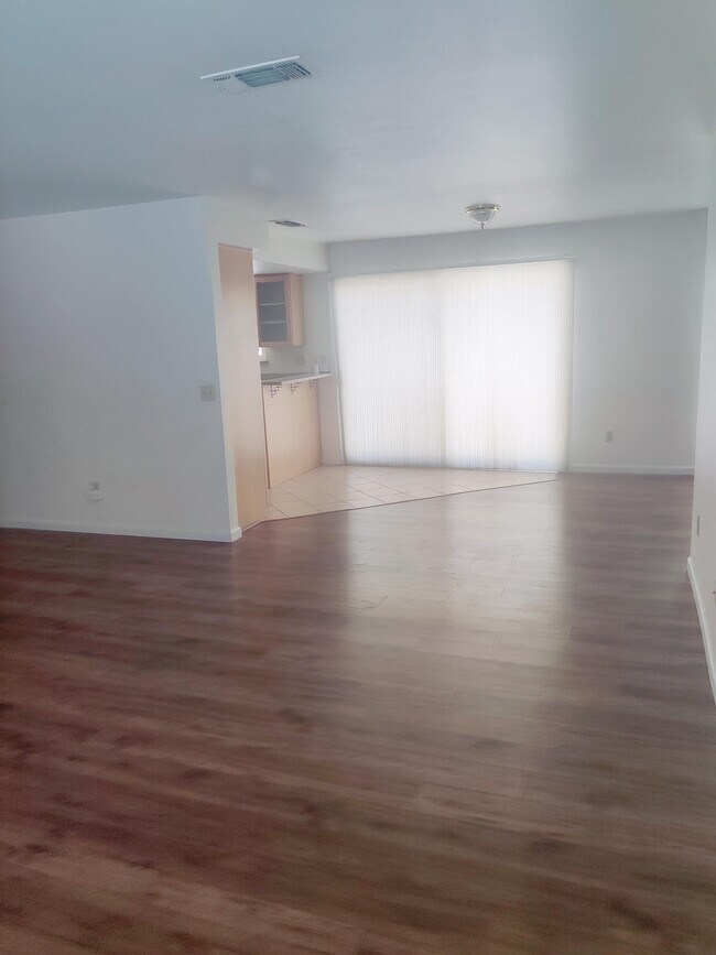 Building Photo - 18589 Lake Forest Dr