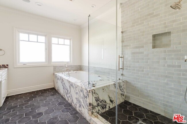 Building Photo - 685 San Lorenzo St