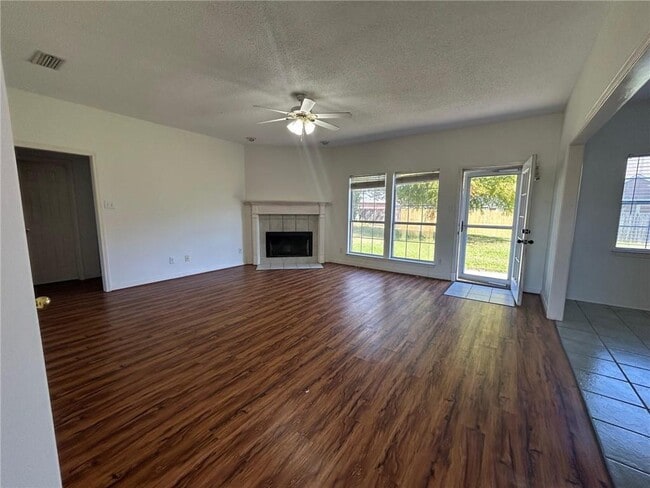 Building Photo - 5463 Henning Dr W