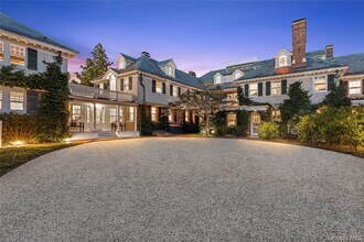 Building Photo - 94 Quogue St