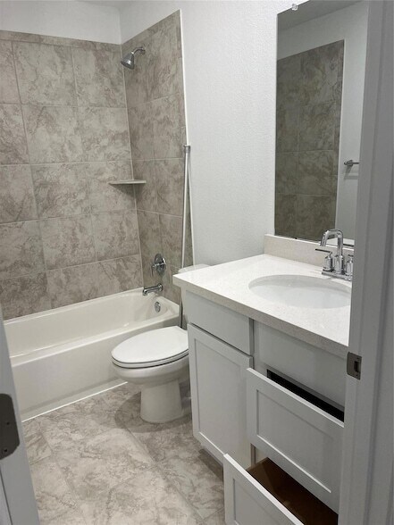 Building Photo - 497 Papaya Dr