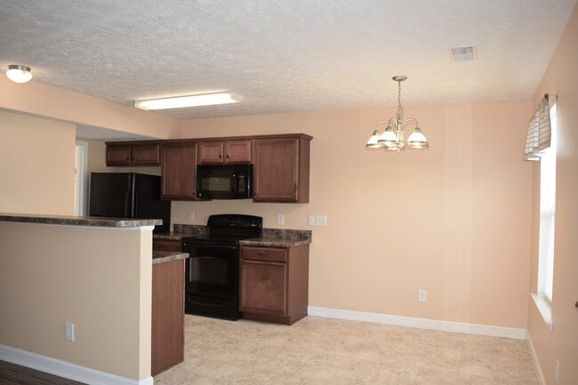 Building Photo - Wonderful 3 Bedroom 2 1/2 Bath Townhouse Now Available!